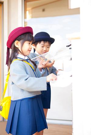 学校教育に落語公演を取り入れるメリットと成功事例｜子供の表現力とコミュニケーション能力を育む方法